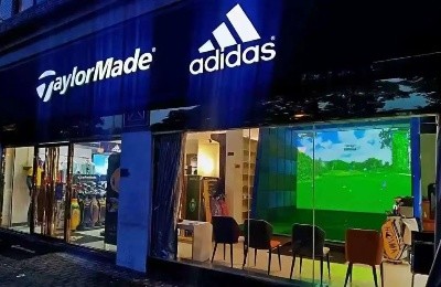 高爾夫球具店新潮流？高爾夫模擬器強強聯(lián)合，助你打好球！